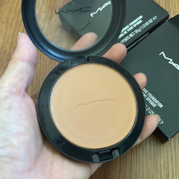 MAC Cosmetics FULL COVERAGE foundation from MAC Pro NW30- RARE AND DISCO… - Picture 4 of 6